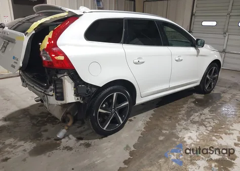 2015 Volvo Xc60 T6 R-Design Platinum из США, поврежденный, VIN YV4902RH9F2574330